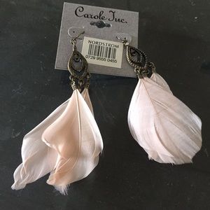 🌸 Nordstrom feather earrings